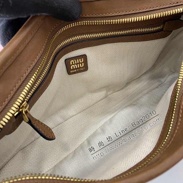miumiu繆繆專櫃最新款爆款腋下中古包肩背女包 jh2572型號：5BC182